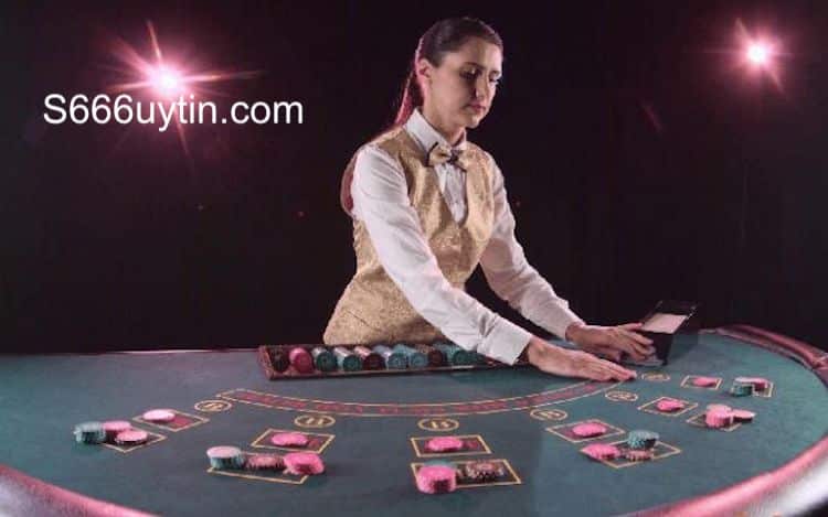 mức lương người chia bài trong casino